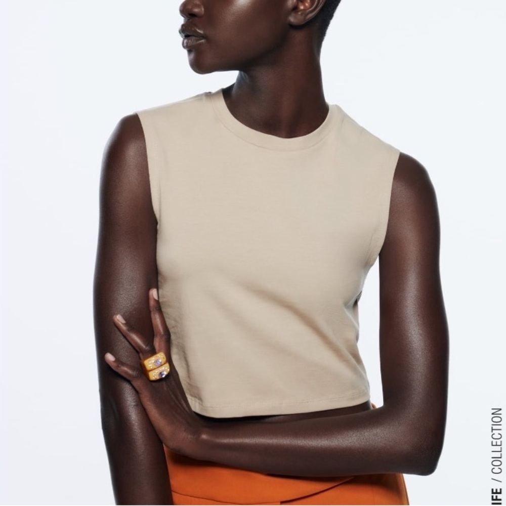 2 ZARA TANK TOPS FOR THE PRICE OF 1!! Fitted cropped t-shirt in beige and green